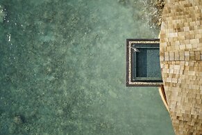 OUTRIGGER Maldives Maafushivaru Resort