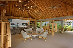 OUTRIGGER Maldives Maafushivaru Resort