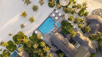 OUTRIGGER Maldives Maafushivaru Resort