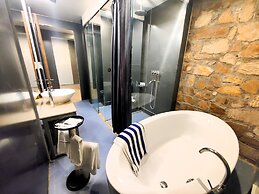 Mana Hotel