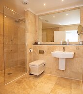 Beaumont House with FREE off-site Health Club - Adults Only