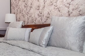 Beaumont House with FREE off-site Health Club - Adults Only