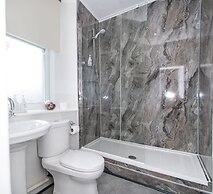 Beaumont House with FREE off-site Health Club - Adults Only