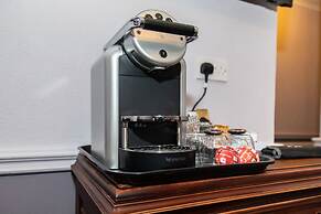 Beaumont House with FREE off-site Health Club - Adults Only