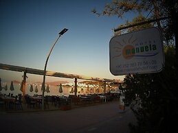 Manuela Hotel