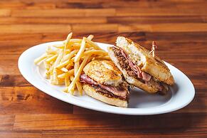 Hilton Garden Inn Milwaukee Downtown