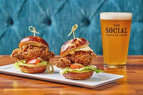 Hilton Garden Inn Milwaukee Downtown