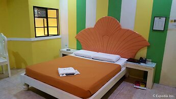 Hollywood Drive-In Hotel