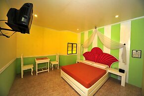 Hollywood Drive-In Hotel