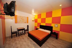 Hollywood Drive-In Hotel