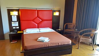 Hollywood Drive-In Hotel