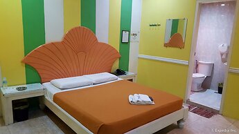 Hollywood Drive-In Hotel