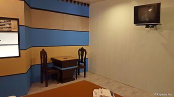 Hollywood Drive-In Hotel