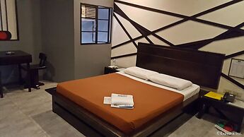 Hollywood Drive-In Hotel