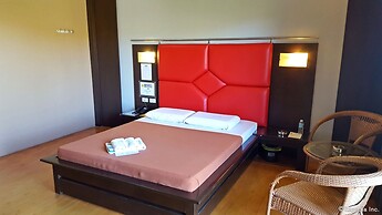 Hollywood Drive-In Hotel