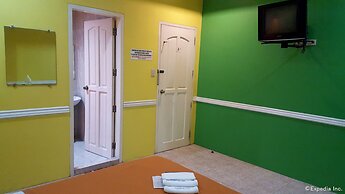 Hollywood Drive-In Hotel