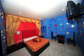 Hollywood Drive-In Hotel