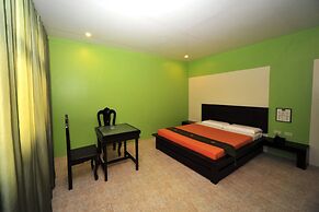 Hollywood Drive-In Hotel