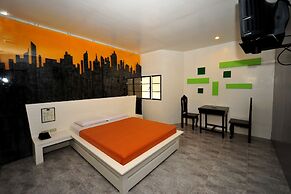 Hollywood Drive-In Hotel