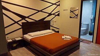 Hollywood Drive-In Hotel