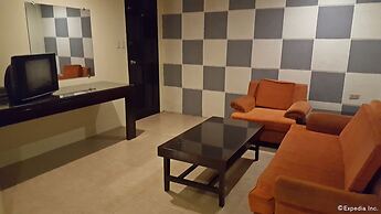 Hollywood Drive-In Hotel