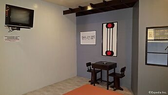 Hollywood Drive-In Hotel