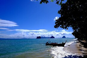 Koh Ngai Cliff Beach Resort