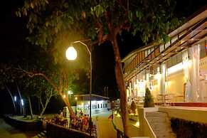 Koh Ngai Cliff Beach Resort