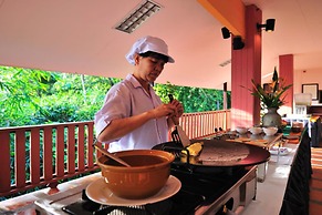 Koh Ngai Cliff Beach Resort