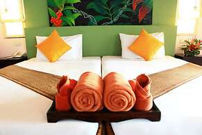 Koh Ngai Cliff Beach Resort