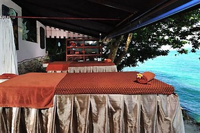 Koh Ngai Cliff Beach Resort