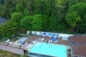 Koh Ngai Cliff Beach Resort