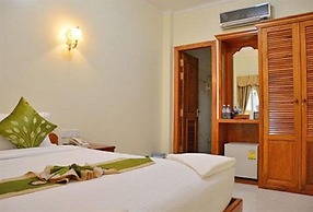 Green Centre Point Inn