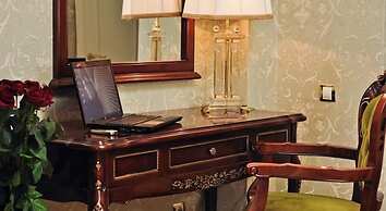 Royal Grand Hotel (Truskavets)