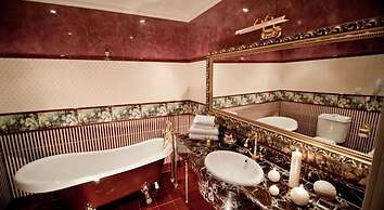 Royal Grand Hotel (Truskavets)