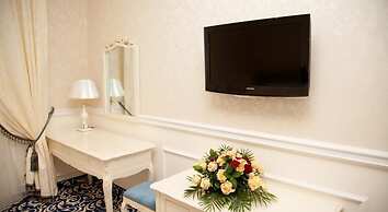 Royal Grand Hotel (Truskavets)