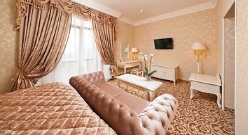 Royal Grand Hotel (Truskavets)
