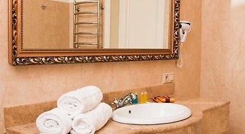 Royal Grand Hotel (Truskavets)