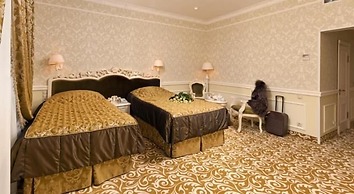 Royal Grand Hotel (Truskavets)