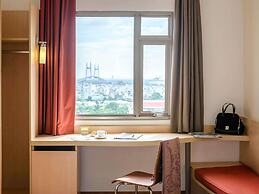 ibis Saigon South
