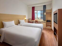 ibis Saigon South