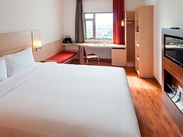 ibis Saigon South
