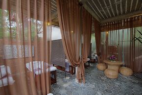 Palm Village Resort & Spa