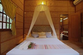 Palm Village Resort & Spa