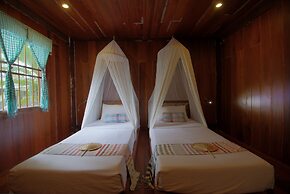 Palm Village Resort & Spa