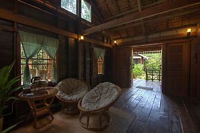 Palm Village Resort & Spa