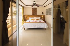 Palms Cove Resort
