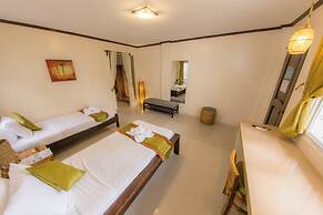 Palms Cove Resort
