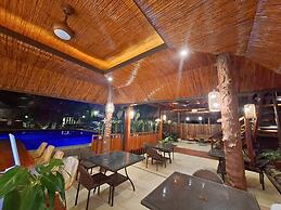Palms Cove Resort
