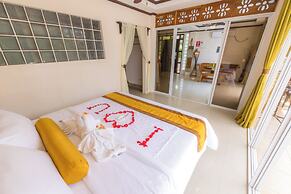 Palms Cove Resort